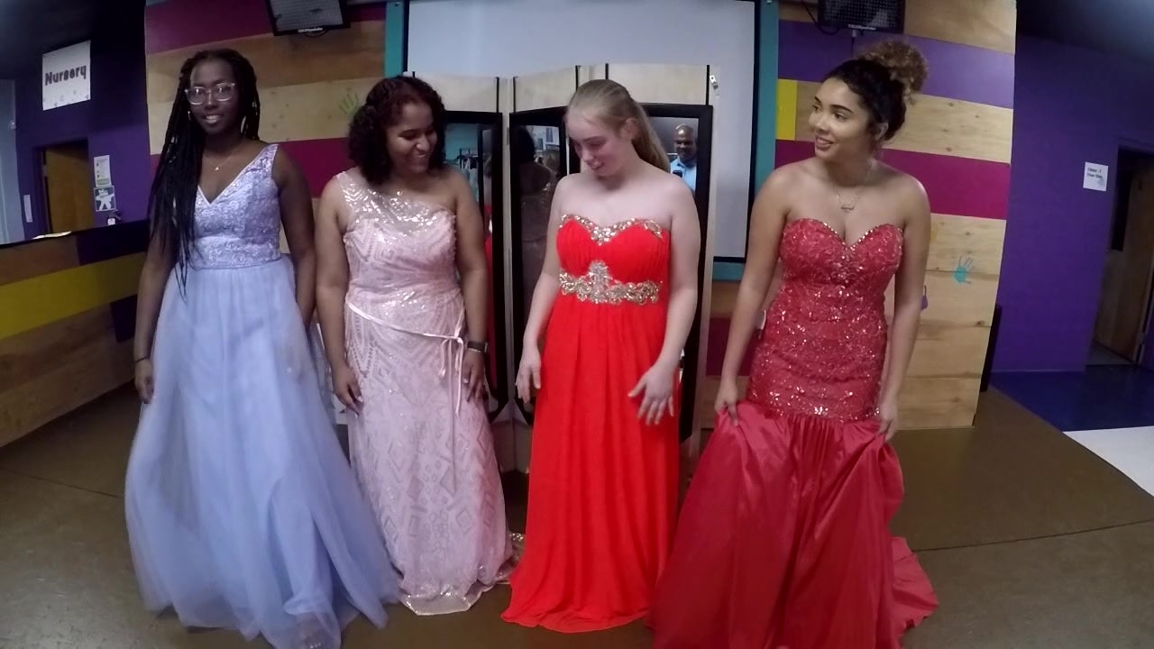 Girls provides free prom dresses ...